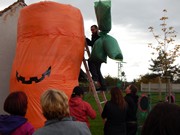 Převlékáme čarodějnici za Obří Halloweenskou mrkvodýni